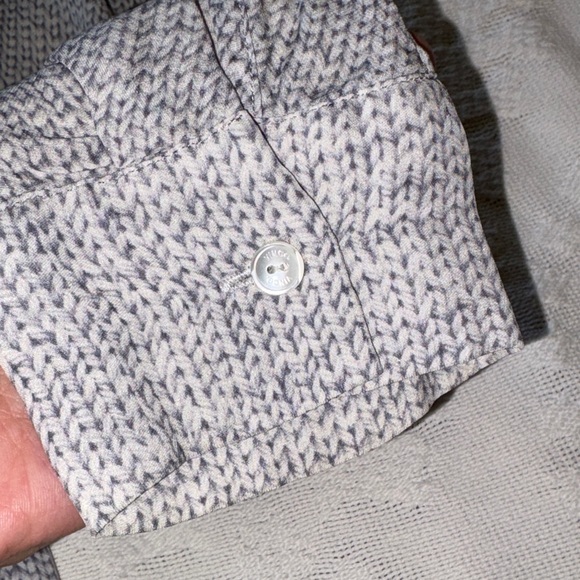 Vince 100% Silk Gray Blue V-Neck Womens Blouse Gently Loved S - Picture 6 of 12